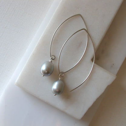 open marquise curving shape earrings - grey pearl