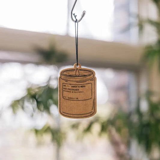 p.f. candle co. / air freshener - amber & moss
