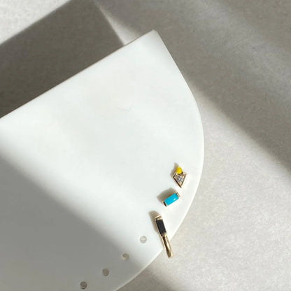 métier / mini claw-set baguette gemstone stud earring - single