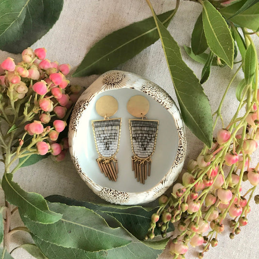 pod post earrings