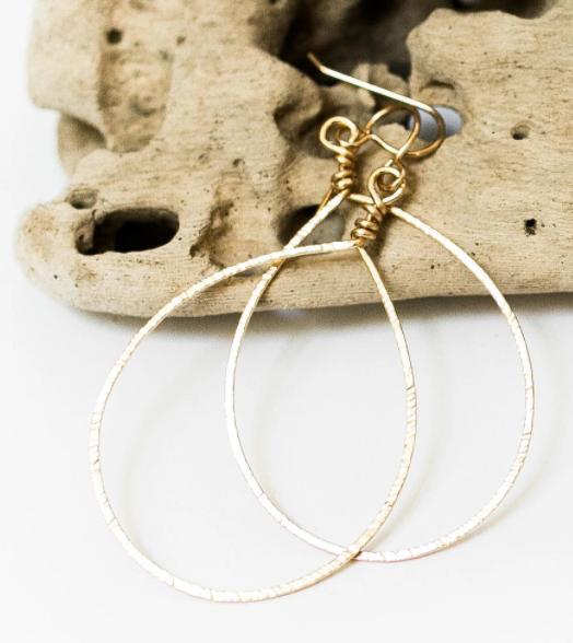 shannon len / earrings / carmel dangle hoops